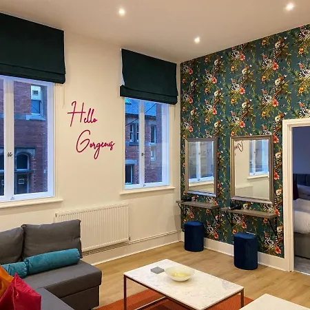 Feriehus 5 4 Bedrooms, Sleeps X 15 *