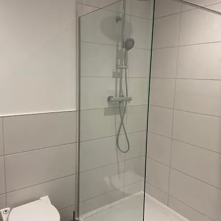 5 4 Bedrooms, Sleeps X 15 *