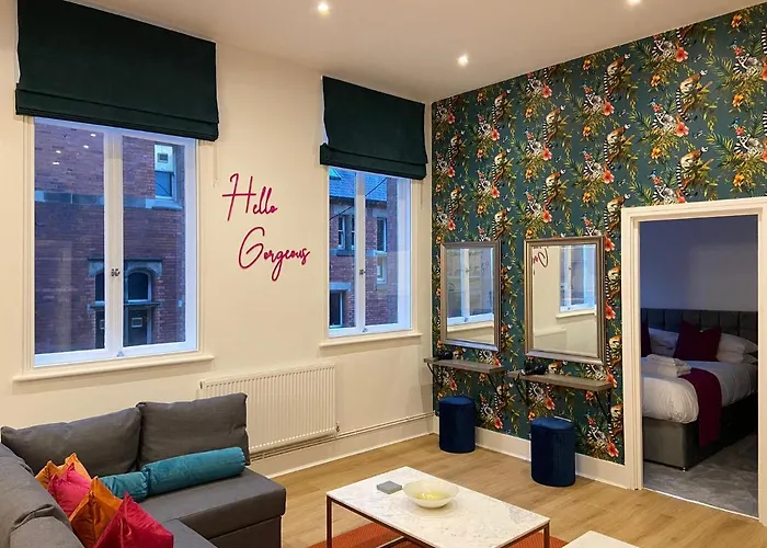 Hébergement de vacances 5 4 Bedrooms, Sleeps X 15 *