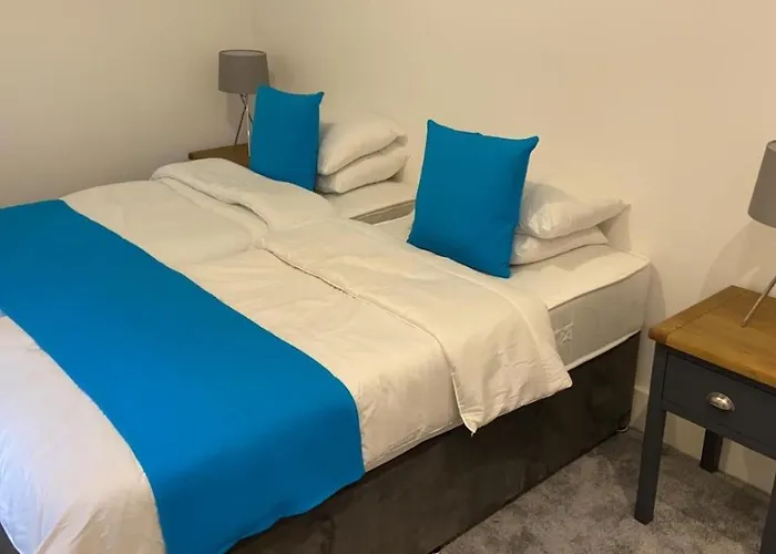 5 4 Bedrooms, Sleeps X 15 *