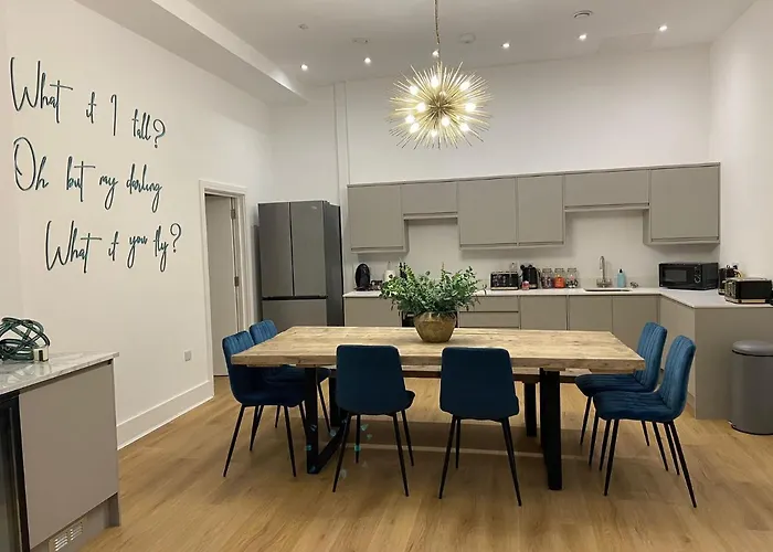 Hébergement de vacances 5 4 Bedrooms, Sleeps X 15 York