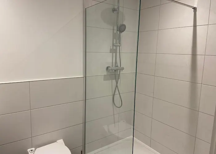 5 4 Bedrooms, Sleeps X 15 *