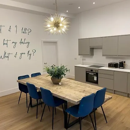 5 4 Bedrooms, Sleeps X 15 Holiday home *